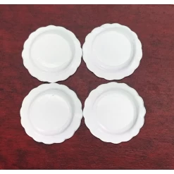 Alternative view of Assiettes blanches en métal