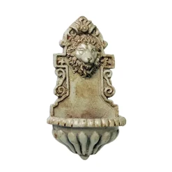 Fontaine murale miniature en résine avec tête de lion sculptée vue principale