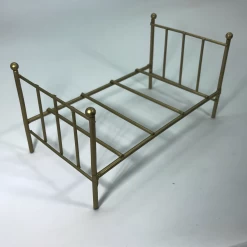 Alternative view of Lit une personne en fer