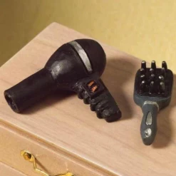 Sèche cheveux et brosse