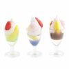 Lot de trois glaces miniatures 1/12e en coupes Sundaes fond blanc de face