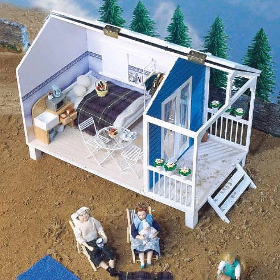 Maison de poupée "Summer House" en kit, à personnaliser selon vos goûts.