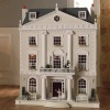 Maison de poupée Grosvenor Hall - miniature de luxe à l'échelle 1:12, style palladien.