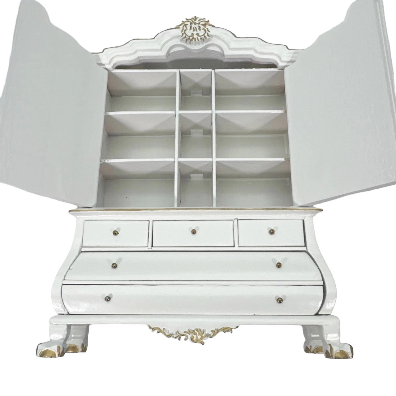 Armoire miniature blanche style français 1:12, détails dorés élégants, parfaite pour collection de maisons de poupée.