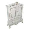 Armoire miniature blanche style français 1:12, détails dorés élégants, parfaite pour collection de maisons de poupée.