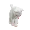 Chat blanc Bugsy miniature à l'échelle 1:12 pour maison de poupée