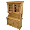Buffet campagnard miniature en bois chêne clair, finition cirée, parfait pour maisons de poupée, combine beauté et fonctionnalité.