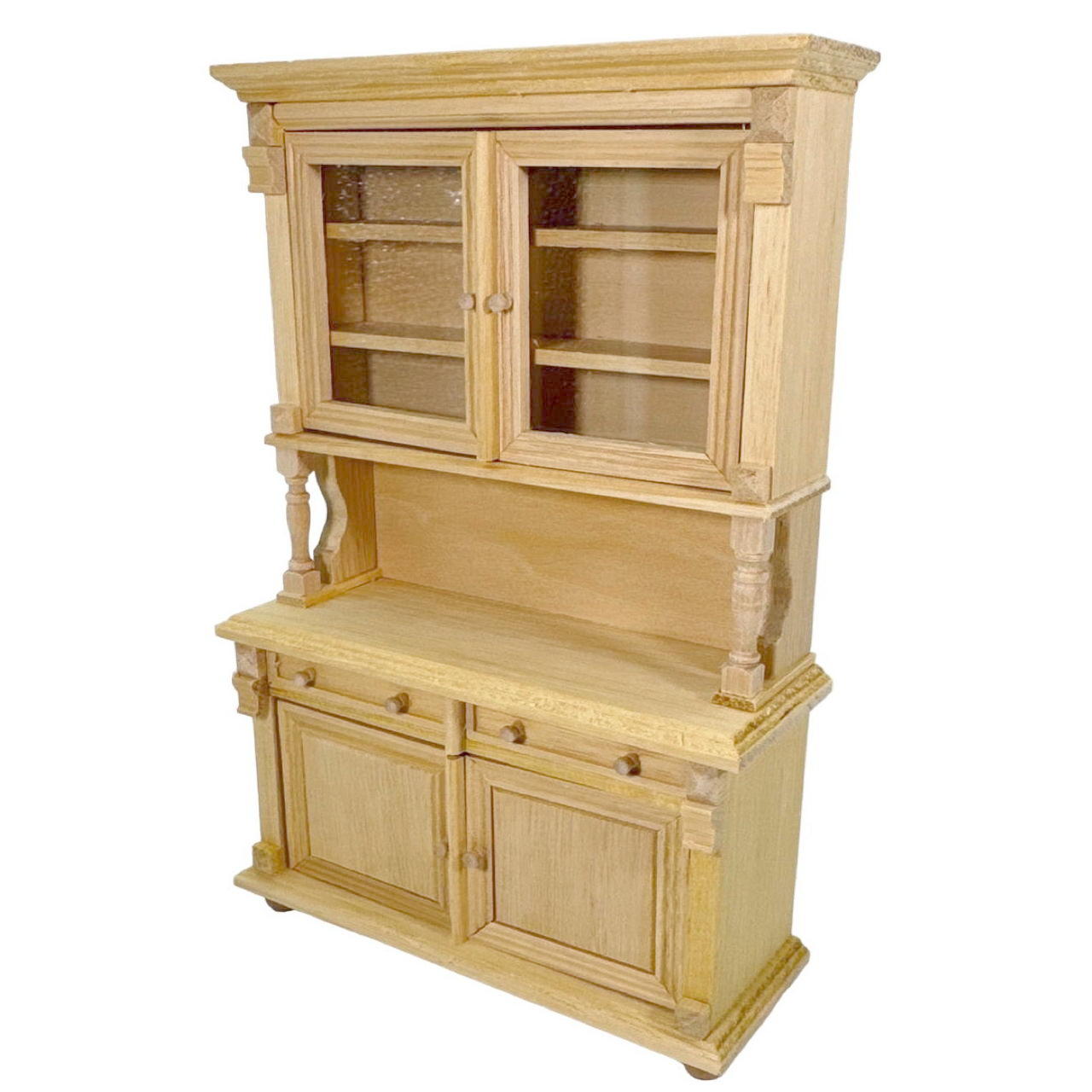 Buffet campagnard miniature en bois brut, parfait pour maisons de poupée, combine beauté et fonctionnalité.