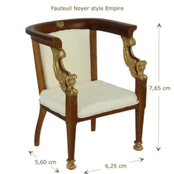 Miniature d'un fauteuil Empire en noyer et or, échelle 1:12 - un trésor de l'artisanat pour collectionneurs de miniatures élégantes.