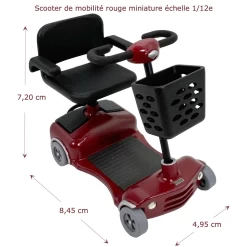 Scooter de mobilité miniature rouge pour dioramas de maison de poupée à l'échelle 1:12, idéal pour scénarios de vie urbaine.