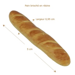 Miniature de pain brioché en résine pour maison de poupée, détail doré et texture réaliste, parfait pour des scènes de cuisine à l'échelle 1:12