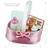 Panier de produits de toilette bébé miniature coloris rose, complet avec biberon et accessoires, idéal pour maison de poupée 1:12.