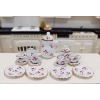 Service à thé miniature pour maison de poupée avec motif de cerises, finition dorée, 15 pièces, parfait pour collectionneurs et décorations.