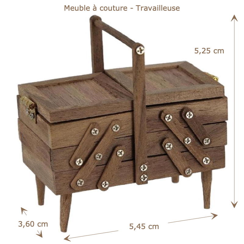 Boîte à couture miniature en bois chêne sombre avec compartiments ouvrables, idéale pour maisons de poupée.
