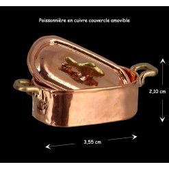Poissonnière en cuivre pour maison de poupée, couvercle amovible.