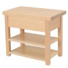Table de travail en bois vernis brun clair pour maison de poupée avec tiroirs et étagères.