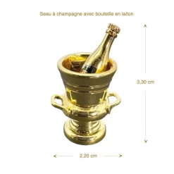 Seau à champagne en laiton avec bouteille pour maison de poupée.