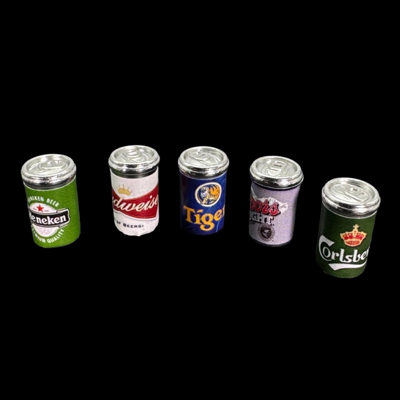 Lot de cinq canettes de bière miniatures pour maison de poupée, échelle 1:12.
