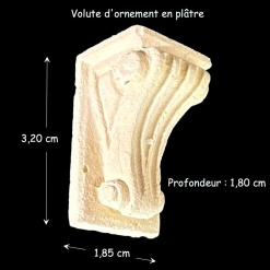Volute d'ornement en plâtre, élément décoratif pour maisons de poupée.