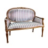 Sofa canapé de style Louis XVI miniature en bois ton noyer et tissu bleu argenté rayé pour maison de poupée, échelle 1:12ᵉ.