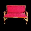Sofa style Empire en bois de noyer et or avec tissu rouge.