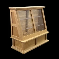 Présentoir de boutique en bois teinté pin vernis, deux portes coulissantes. Vue avec un fond noir , vue principale