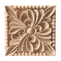Carré décoratif bois naturel pour maison de poupée, idéal pour décorer plafonds et luminaires. vue de face