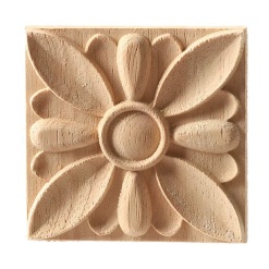 Carré décoratif bois naturel pour maison de poupée, idéal pour décorer plafonds et luminaires.