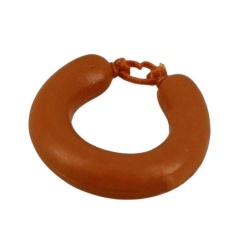 Cervelas miniature réaliste en résine, idéal pour maison de poupée. Accessoire parfait pour une mise en scène culinaire.