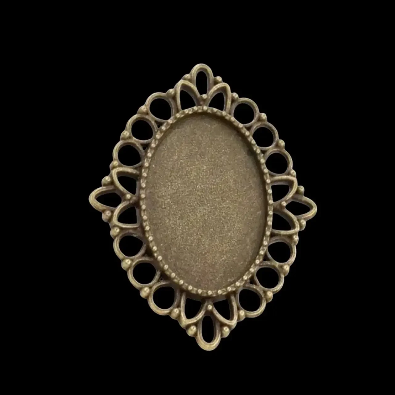 Cadre miniature ovale bronze dentelé. Vue principale