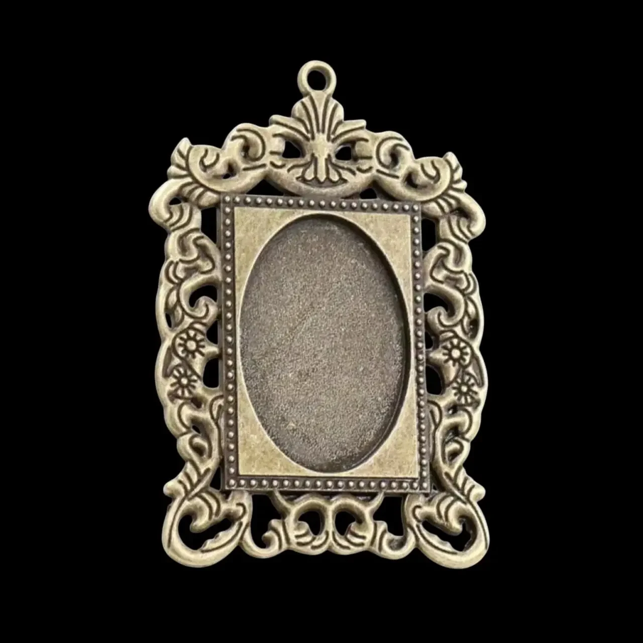 Cadre porte photo en bronze pour maison de poupée, design élégant et finition antique. Vue principale