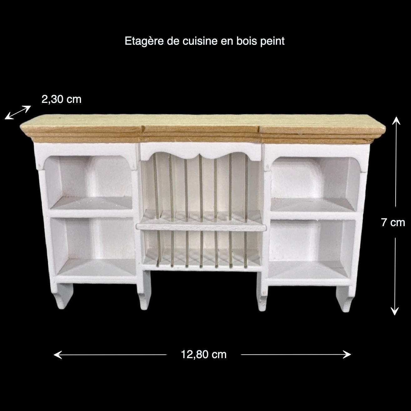 Étagère en bois peint pour maison de poupée, idéale pour ranger accessoires et vaisselle miniature. Design élégant et finition artisanale. Vue principale avec dimensions