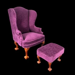 Fauteuil et tabouret Chippendale miniature en velours parfait pour maisons de poupées échelle 1:12. Vue ensemble