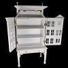Maison miniature ouvrante avec table et tiroirs, parfaite pour une maison de poupée élégante. Finition blanche avec filets dorés, idéale pour ranger de petits accessoires. Portes et toit ouvert