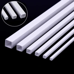 Goulottes en PVC blanc 2 mm x 2 mm pour cacher les câbles électriques en miniature, idéales pour maison de poupée ou projets de modélisme. Vue principale