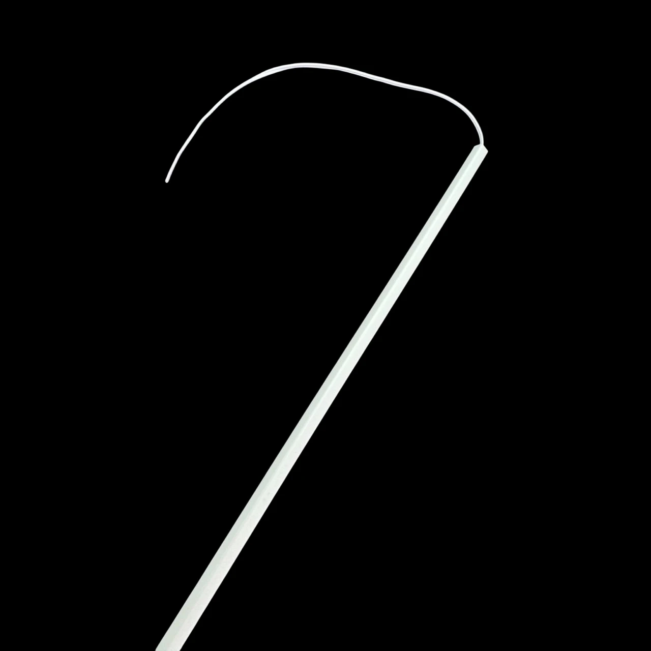 Goulottes en PVC blanc 2 mm x 2 mm pour cacher les câbles électriques en miniature, idéales pour maison de poupée ou projets de modélisme. Exemple avec 1 cable