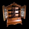 Armoire rococo miniature en noyer, portes vitrées et tiroirs — vue portes ouvertes