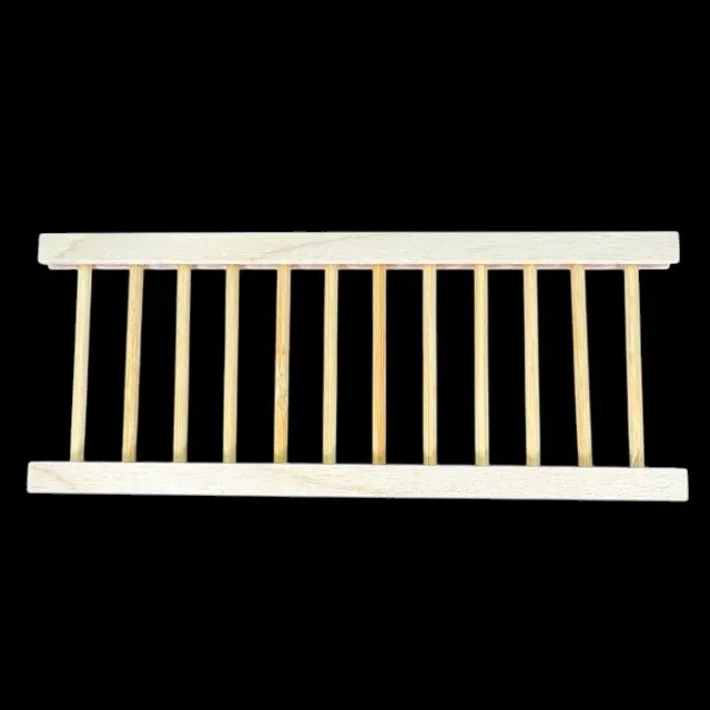 Balustrade en bois brut pour maison de poupée 1/12ᵉ vue droite