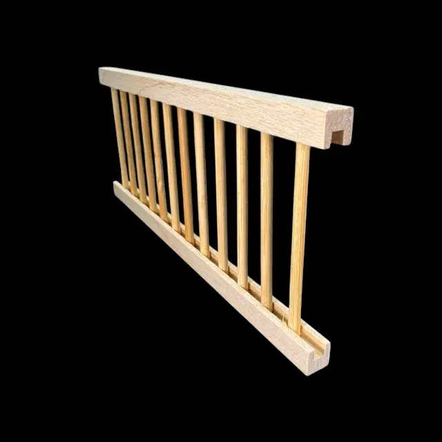 Balustrade en bois brut pour maison de poupée 1/12ᵉ vue diagonale 2