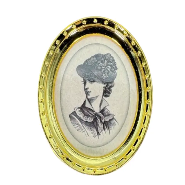 Cadre photo miniature ovale doré avec portrait de dame ancienne – échelle 1/12ᵉ