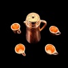 Cafetière cuivre miniature avec 4 tasses 1/12ᵉ — vue du dessus