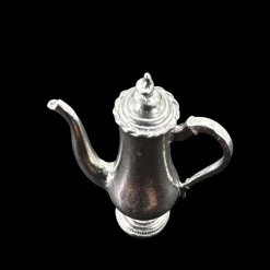 Cafetière en métal avec couvercle amovible, bord torsadé — vue principale