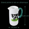 Grand pichet à lait en céramique miniature échelle 1/12ᵉ avec décor de vache et anse verte vue principale avec dimensions