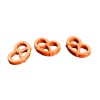 Lot de trois bretzels alsacien miniature en résine vue principale fond blanc