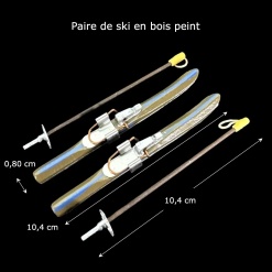 Paire de ski miniature liseré bleu avec bâtons à l’échelle 1/12ᵉ vue principale avec dimensions