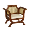 Fauteuil miniature style Louis-Philippe en bois massif et cannage, échelle 1/12ᵉ, brun noyer avec assise écrue.Fond blanc