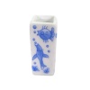 vase carré miniature en céramique décor poisson bleu pour maison de poupée 1/12e