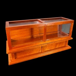 Comptoir-vitrine miniature en bois teinté 1/12e