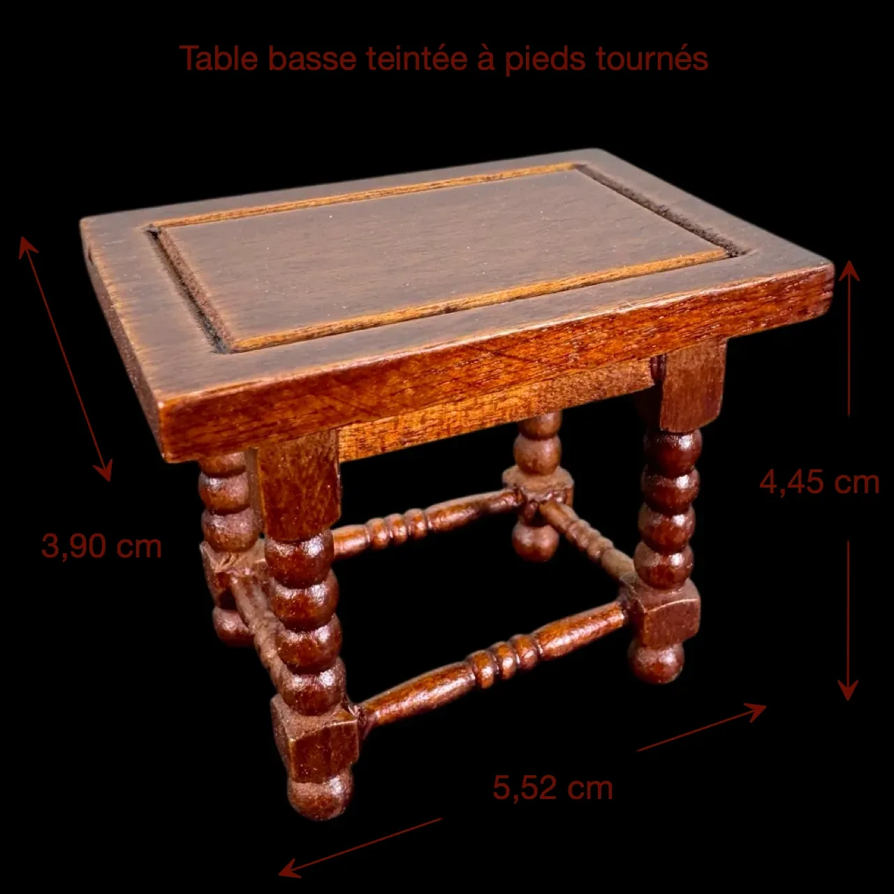 Dimensions de la table basse miniature en bois teinté