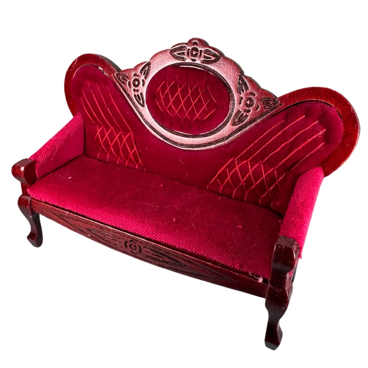 Canapé miniature Art nouveau en velours rouge grenat – vue de trois quarts – 1/12e